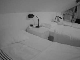 voyeurcam-julmodels-bed-4