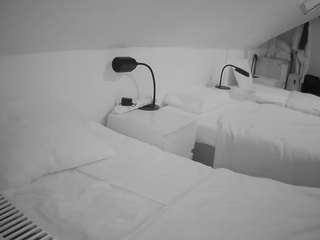voyeurcam-julmodels-bed-4