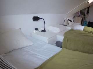 voyeurcam-julmodels-bed-4 - Live HD Webcam