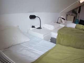 voyeurcam-julmodels-bed-4