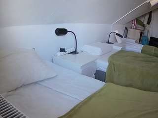 voyeurcam-julmodels-bed-4