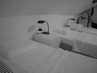 voyeurcam-julmodels-bed-4 Live Webcam on CamSoda