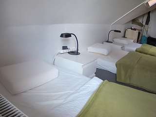 voyeurcam-julmodels-bed-4