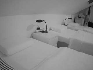 voyeurcam-julmodels-bed-4