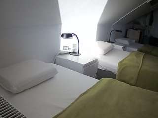 voyeurcam-julmodels-bed-4