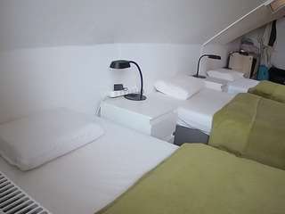 voyeurcam-julmodels-bed-4