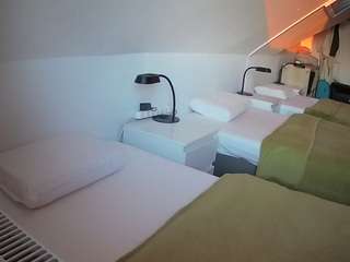 voyeurcam-julmodels-bed-4