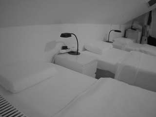 voyeurcam-julmodels-bed-4