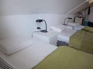 voyeurcam-julmodels-bed-4