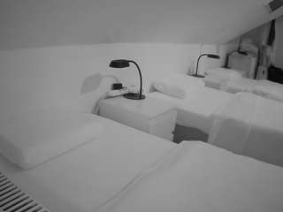 voyeurcam-julmodels-bed-4