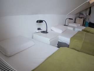 voyeurcam-julmodels-bed-4