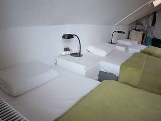 voyeurcam-julmodels-bed-4