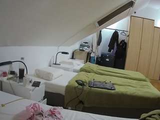 voyeurcam-julmodels-bed-4