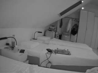 voyeurcam-julmodels-bed-4