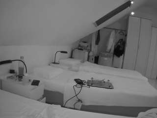 voyeurcam-julmodels-bed-4