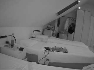 voyeurcam-julmodels-bed-4