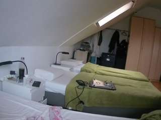 voyeurcam-julmodels-bed-4