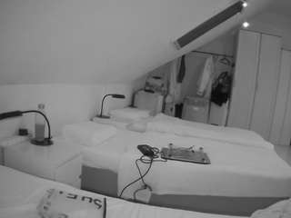 voyeurcam-julmodels-bed-4