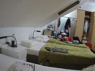 voyeurcam-julmodels-bed-4