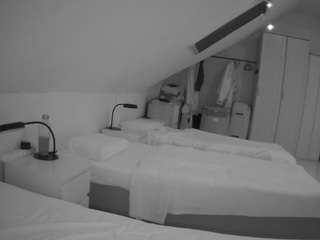 voyeurcam-julmodels-bed-4 webcam