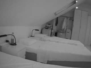 voyeurcam-julmodels-bed-4