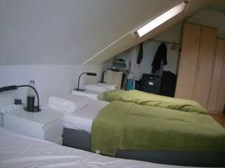 voyeurcam-julmodels-bed-4