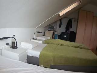 voyeurcam-julmodels-bed-4