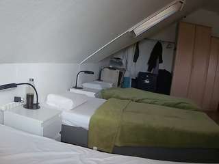 voyeurcam-julmodels-bed-4