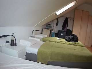 voyeurcam-julmodels-bed-4