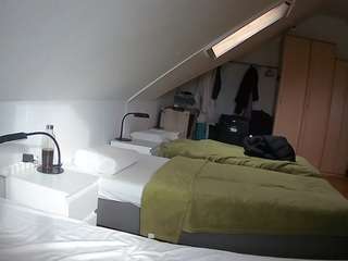 voyeurcam-julmodels-bed-4