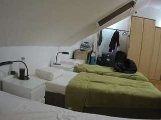 voyeurcam-julmodels-bed-4 webcam