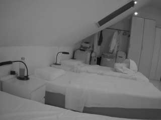 voyeurcam-julmodels-bed-4 webcam