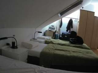 voyeurcam-julmodels-bed-4 webcam