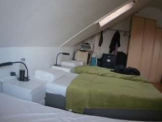 voyeurcam-julmodels-bed-4