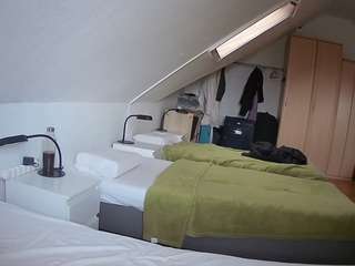 voyeurcam-julmodels-bed-4