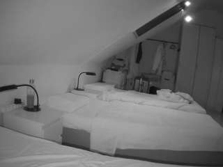 voyeurcam-julmodels-bed-4