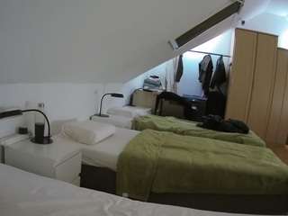 voyeurcam-julmodels-bed-4