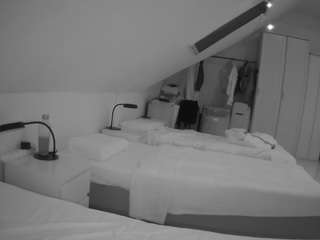 voyeurcam-julmodels-bed-4