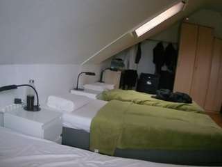 voyeurcam-julmodels-bed-4 webcam