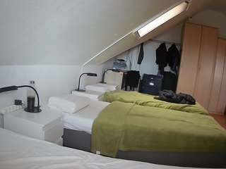 voyeurcam-julmodels-bed-4