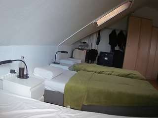 voyeurcam-julmodels-bed-4