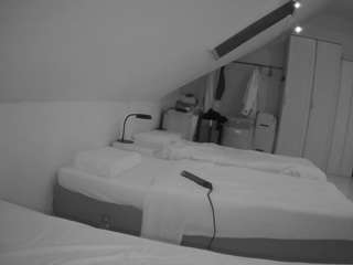 voyeurcam-julmodels-bed-4