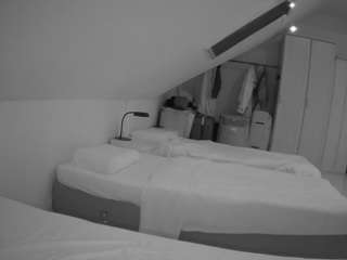 voyeurcam-julmodels-bed-4