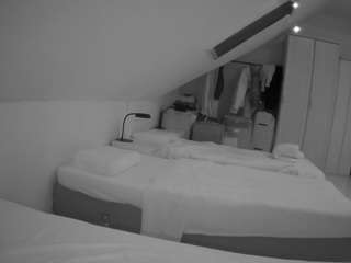 voyeurcam-julmodels-bed-4