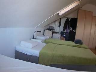 voyeurcam-julmodels-bed-4