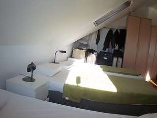 voyeurcam-julmodels-bed-4 webcam