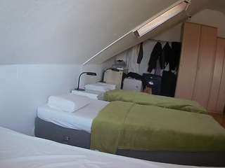 voyeurcam-julmodels-bed-4