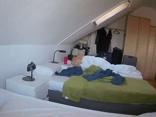 voyeurcam-julmodels-bed-4