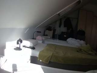 voyeurcam-julmodels-bed-4 webcam