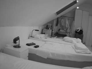 voyeurcam-julmodels-bed-4 webcam